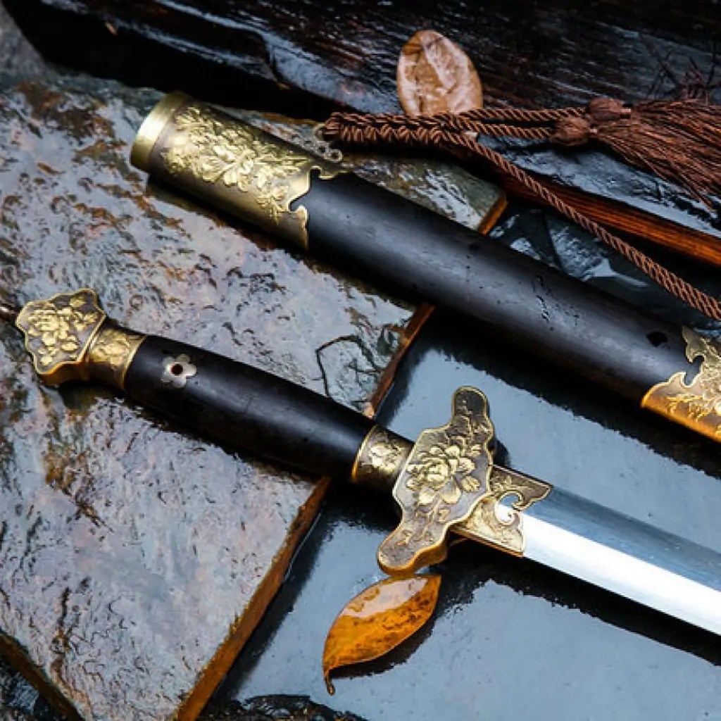 Pommeau d’épée chinoise à motif de pivoine, Guo Jiaxing